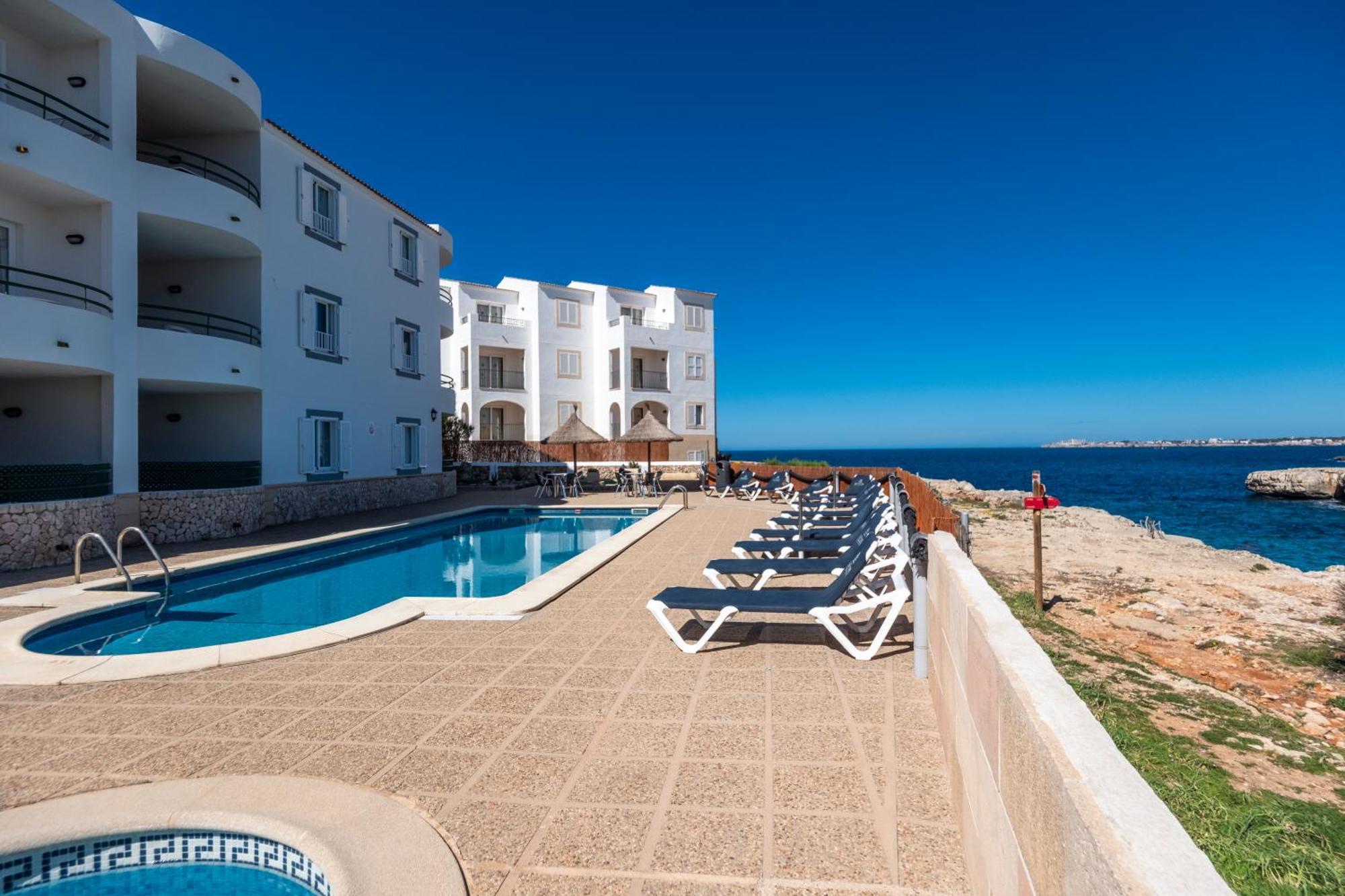 Apartamentos Sol Ponent Cala Blanca  Exterior photo