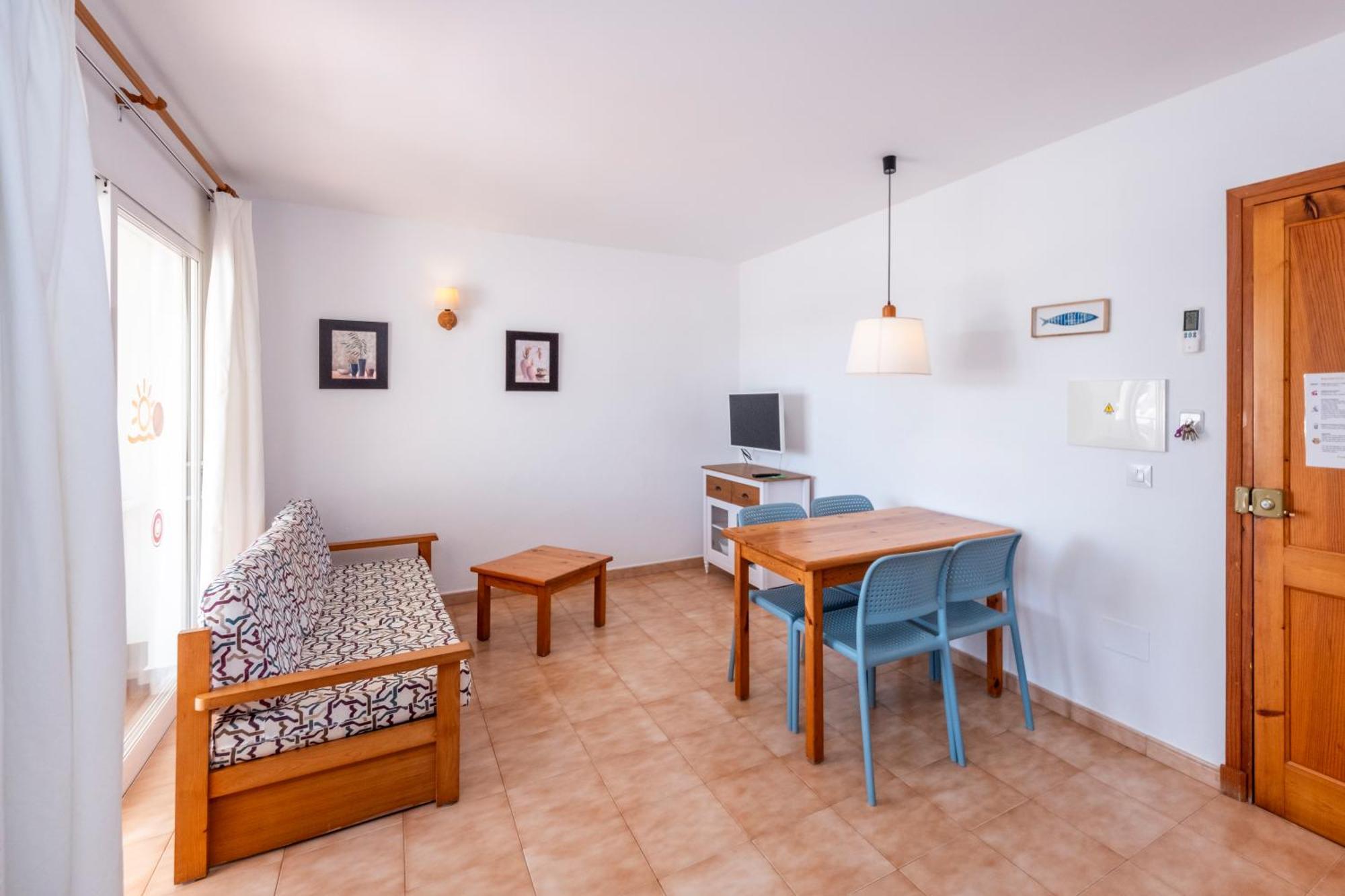 Apartamentos Sol Ponent Cala Blanca  Exterior photo